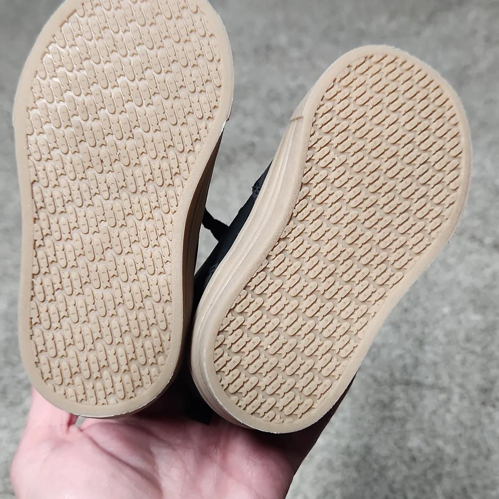 OshKosh B'Gosh Hi Tops Size 4